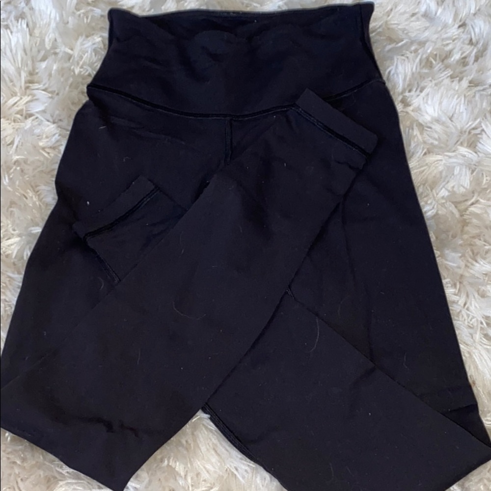 BLACK LULULEMON LEGGINGS